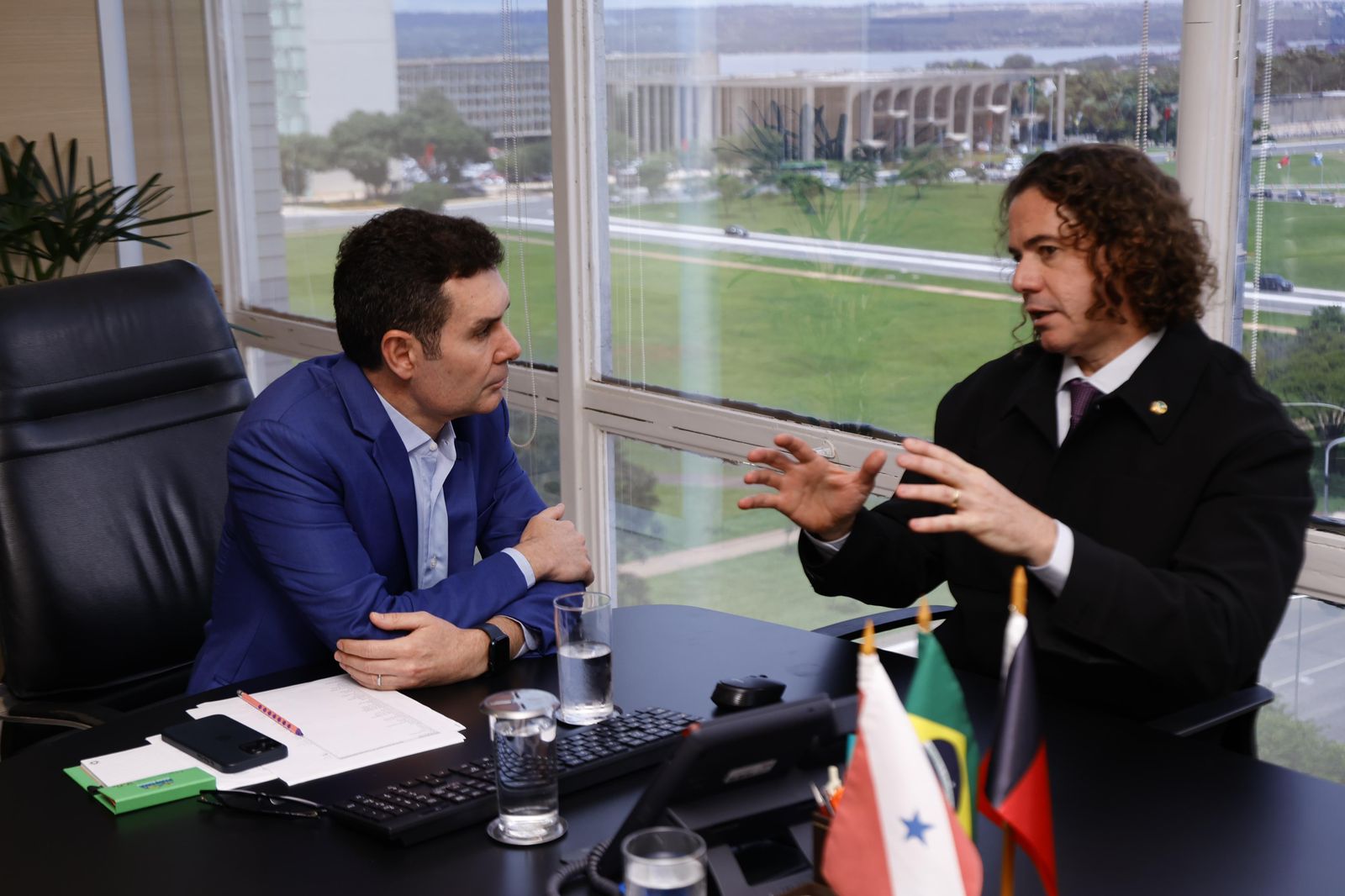 Veneziano se reúne com ministro das Cidades e trata da construção de moradias em cidades da Paraíba