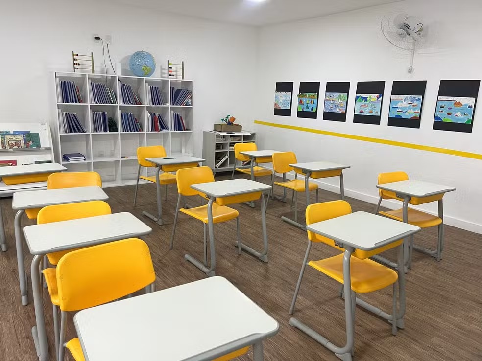 Sem celular na escola: alunos citam 'crises de abstinência', melhora nas notas e mais socialização
