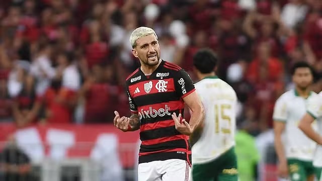 Arrascaeta e joia de 18 anos marcam, e Flamengo e Palmeiras ficam no empate