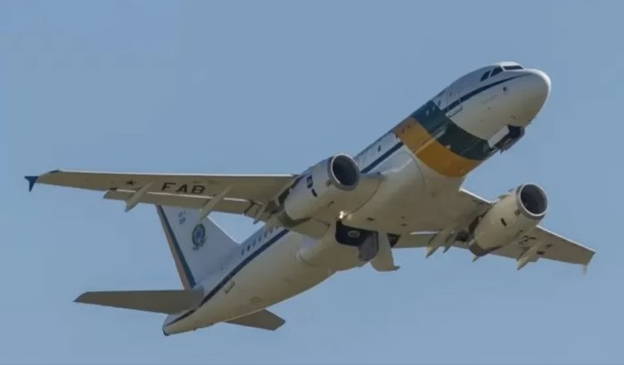 Lula volta do México em avião reserva da Presidência após problema técnico