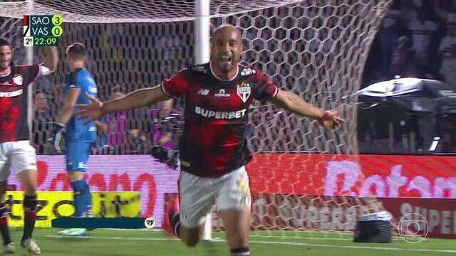 Lucas Moura marca duas vezes, e São Paulo derrota Vasco em Campinas Mesmo longe do Morumbis,